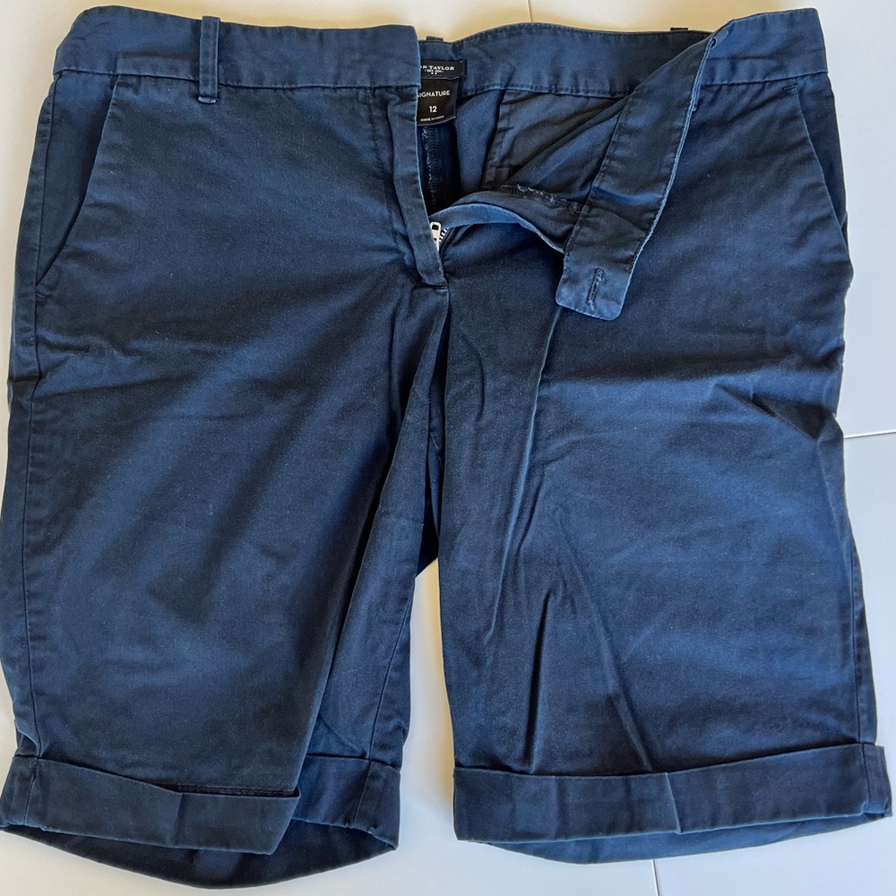 Ann Taylor Size 12 Signature Navy Bermuda Shorts